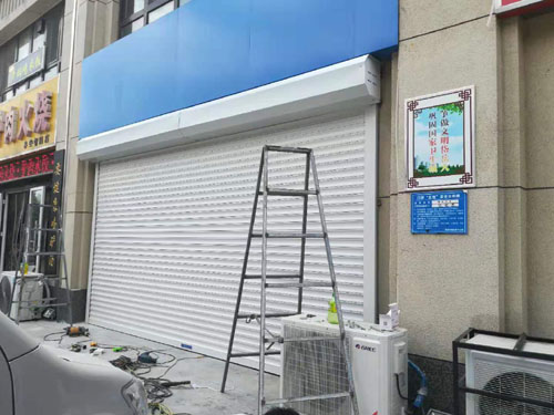 濟南鋁合金電動卷簾門是怎樣安裝的？